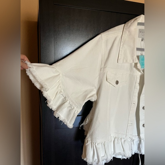 Ruffled denim / jean jacket w/ distressed hems. Buttoned up, oversized. White. M - Picture 9 of 13